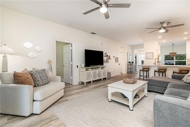 1035 Tarpon Cove Dr, Unit 1603 in Naples, FL - Building Photo - Building Photo