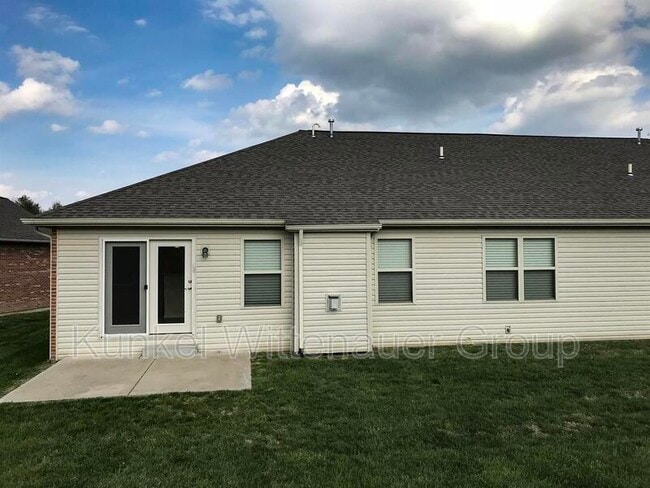 48 Oak Pointe Cir in Belleville, IL - Building Photo - Building Photo