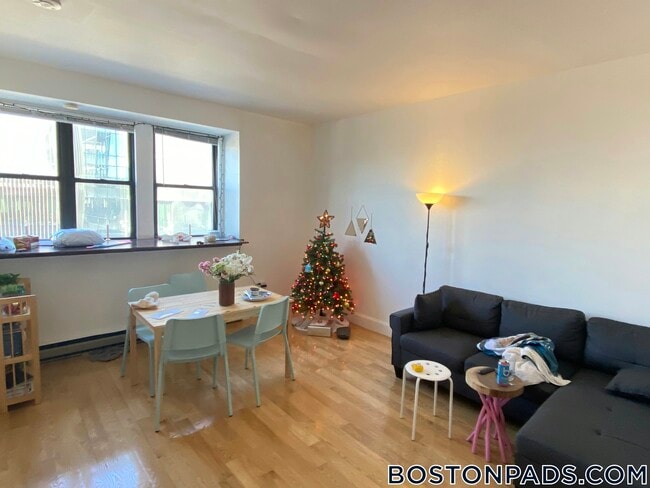 774 Columbus Ave, Unit 5 in Boston, MA - Foto de edificio - Building Photo