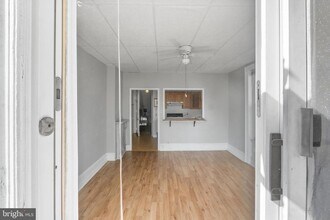 711 Corinthian Ave in Philadelphia, PA - Building Photo - Building Photo