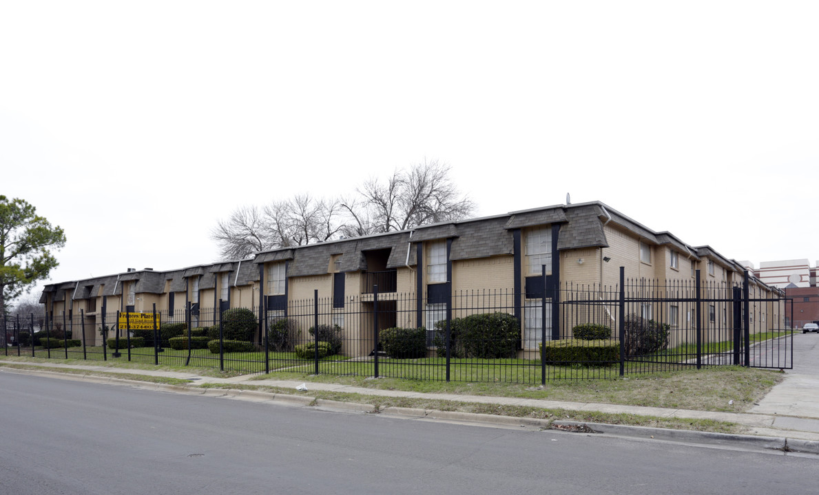 Frances Place Apartments in Dallas, TX - Building Photo