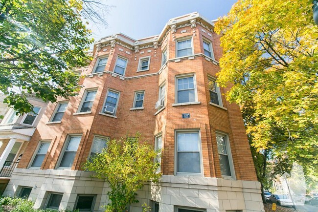 2535 N Campbell Ave, Unit 2 in Chicago, IL - Foto de edificio - Building Photo