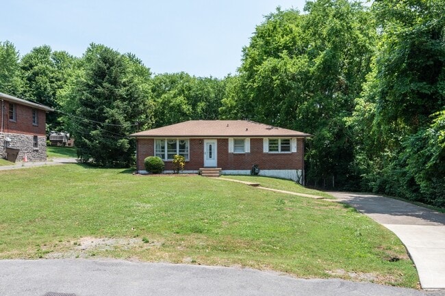 1221 Harwood Dr in Nashville, TN - Building Photo - Building Photo