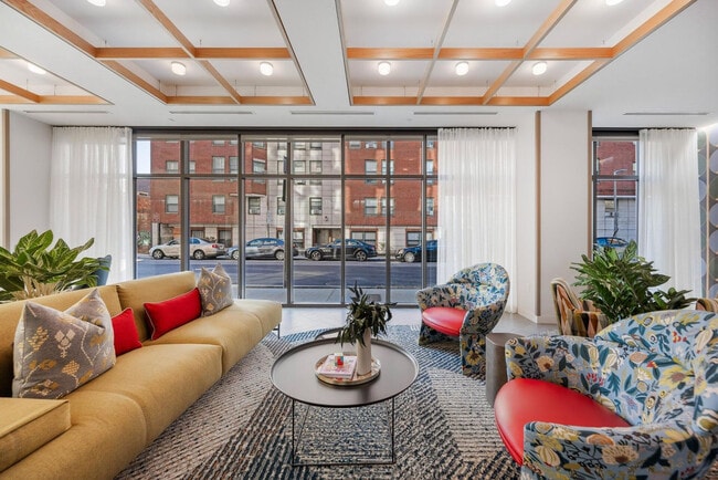 60 Kilmarnock St, Unit FL3-ID1039261P in Boston, MA - Foto de edificio - Building Photo