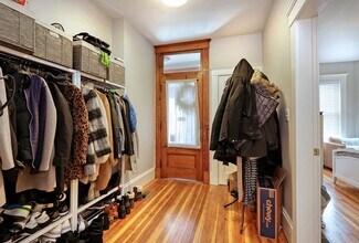 10 Ticknor St, Unit 2 in Boston, MA - Foto de edificio - Building Photo