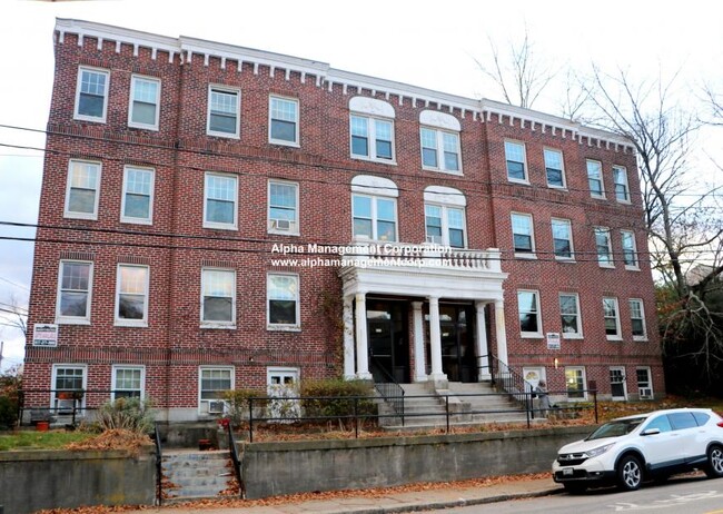 726 Washington St in Brookline, MA - Building Photo - Building Photo