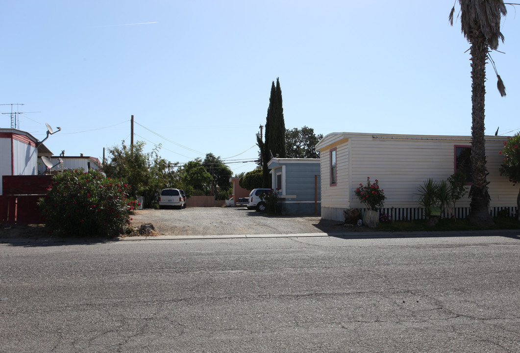 1328 M St in Newman, CA - Building Photo