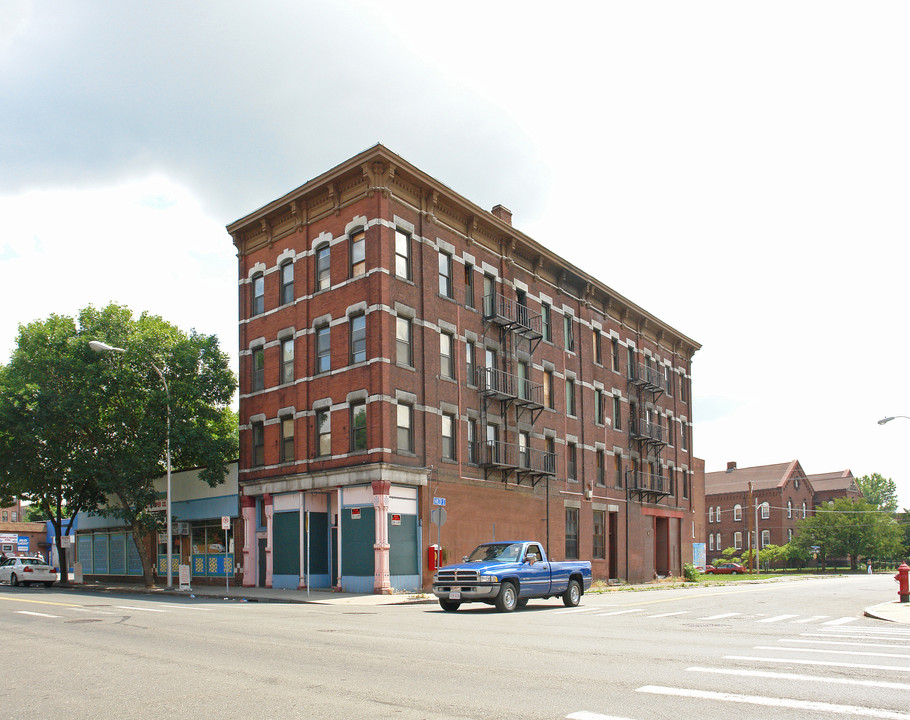 398-400 Main St in Holyoke, MA - Foto de edificio