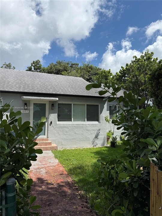1085 NW 48th St in Miami, FL - Building Photo