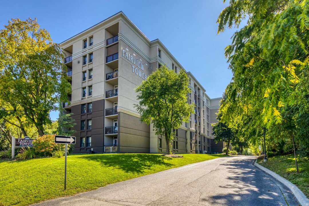 Fairview Towers in Kitchener, ON - Building Photo