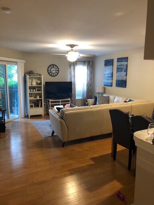 3315 Wyndham Cir in Alexandria, VA - Building Photo