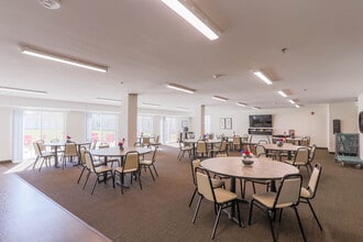 Towne Square Senior Apartments in Greensburg, PA - Foto de edificio - Building Photo