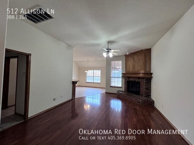 512 Allison Ln in Moore, OK - Building Photo - Building Photo