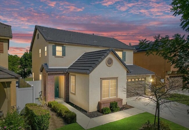 property at 1910 Holt Rinehart Ave