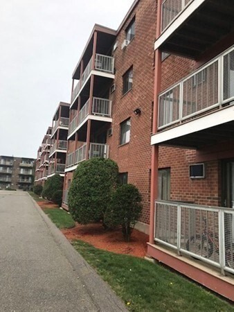 140 Ward St, Unit #59 in Revere, MA - Foto de edificio - Building Photo