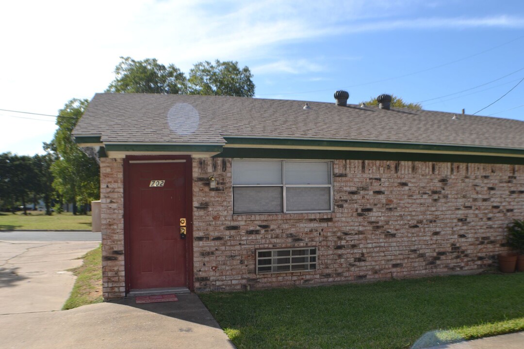 702 Frisco Rd in Sherman, TX - Building Photo