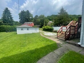 16 Edgwood St, Unit Second Floor in Wheeling, WV - Foto de edificio - Building Photo