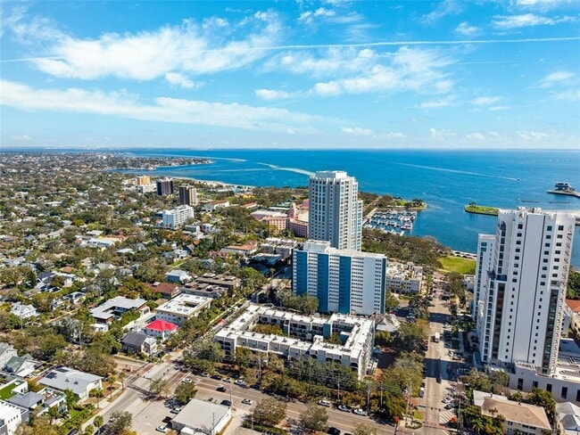 105 4th Ave NE in St. Petersburg, FL - Building Photo - Building Photo