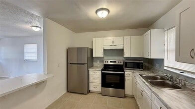 325 W Pierce St in Lake Alfred, FL - Building Photo - Building Photo