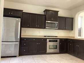 1587 Etchings Way in Clovis, CA - Building Photo - Building Photo