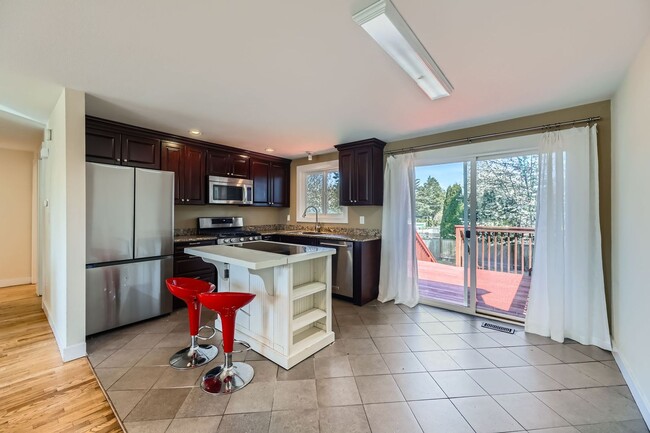14252 79th Ave NE in Kirkland, WA - Building Photo - Building Photo