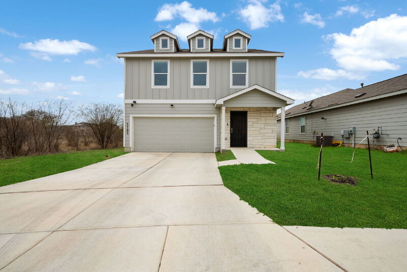 5703 Dewberry Run in San Antonio, TX - Building Photo