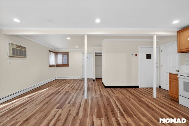 12 Talman Pl in Dix Hills, NY - Foto de edificio - Building Photo