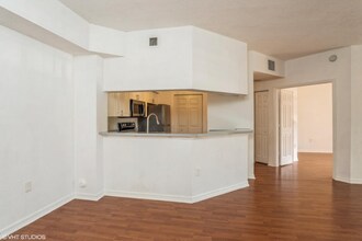 2725 Anzio Ct in Palm Beach Gardens, FL - Foto de edificio - Building Photo