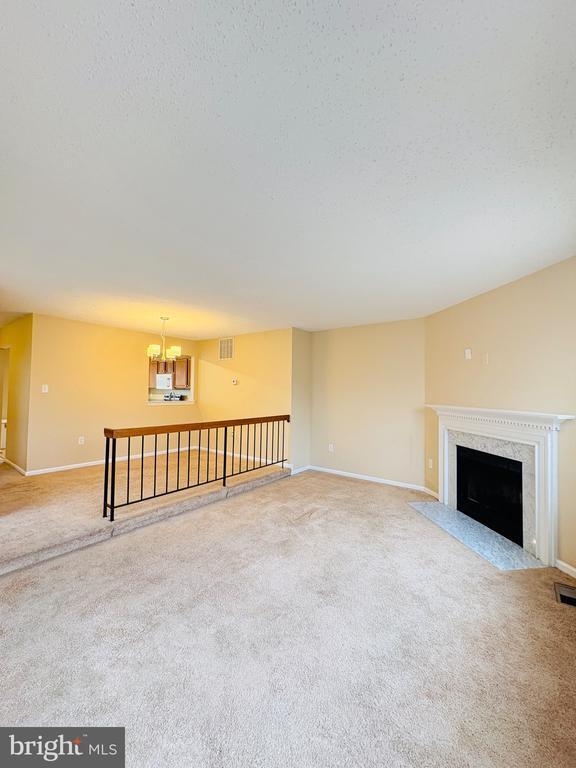 13918 Big Yankee Ln in Centreville, VA - Foto de edificio - Building Photo