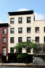 360 W 23rd St in New York, NY - Building Photo - Building Photo