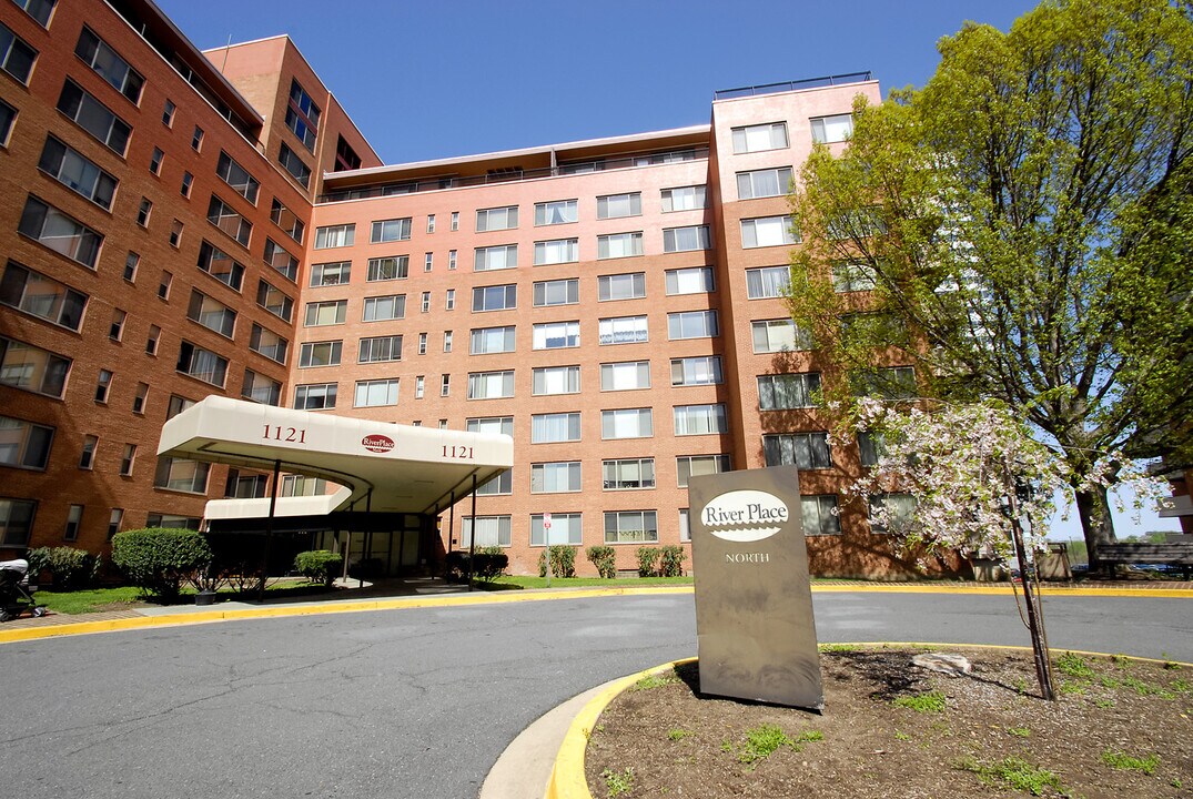 1121 ARLINGTON, Unit 140 in Arlington, VA - Building Photo