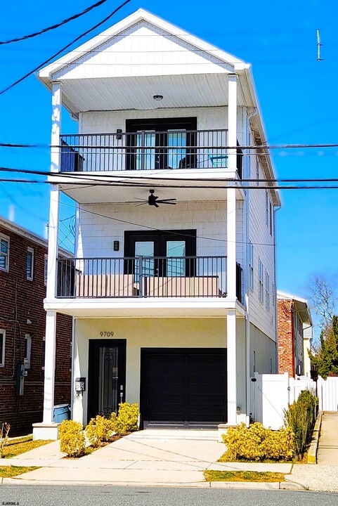 9709 Ventnor Ave in Margate City, NJ - Building Photo