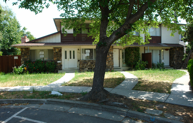 19450 Richwood Ct in Cupertino, CA - Building Photo - Building Photo