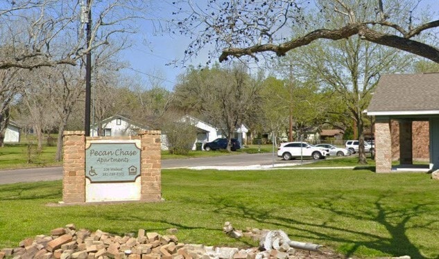 property at 106 Walnut St