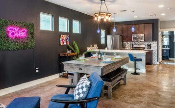 3000 Neal St in Austin, TX - Foto de edificio - Building Photo