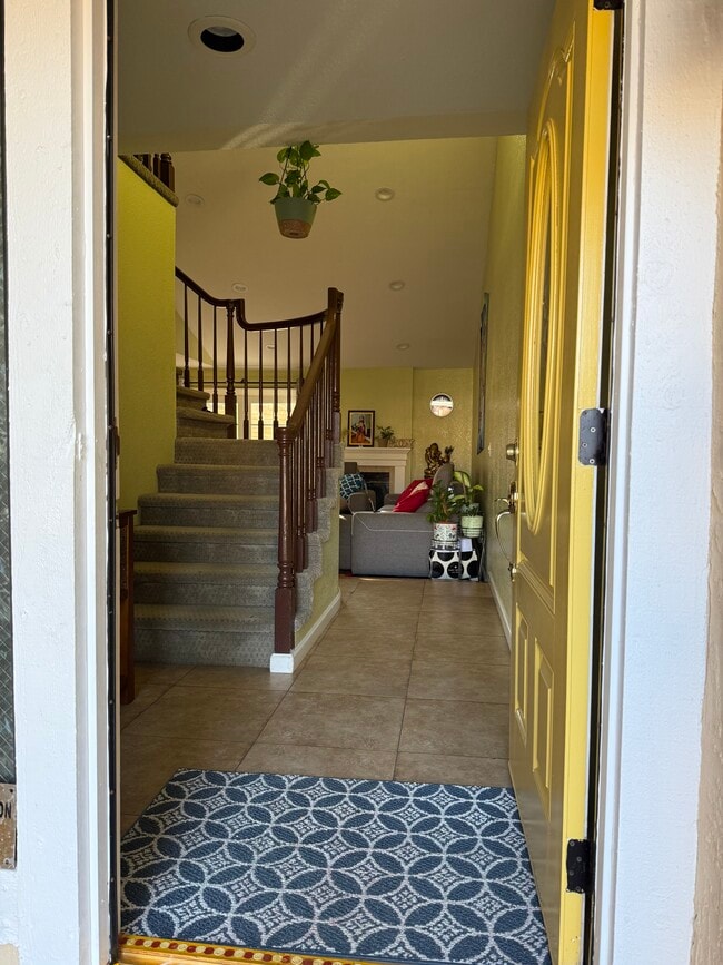 7836 Gate Way in Dublin, CA - Foto de edificio - Building Photo