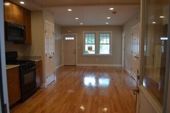 75 Ash St, Unit 75 in Waltham, MA - Building Photo - Building Photo