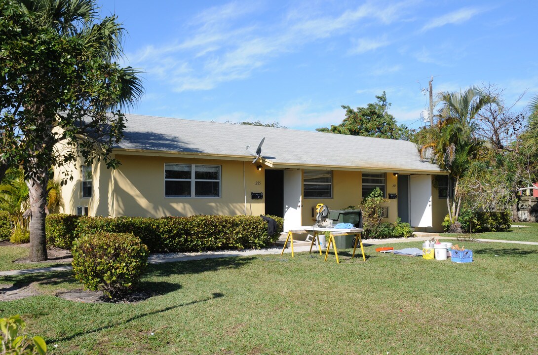 255 NE 10th St in Delray Beach, FL - Building Photo