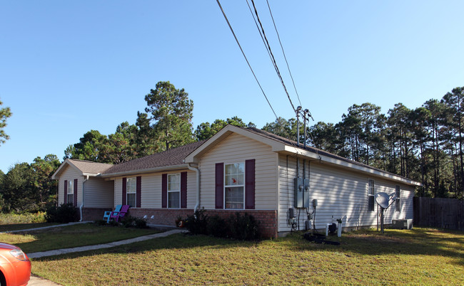 2368-2370 Andorra St in Navarre, FL - Building Photo - Building Photo