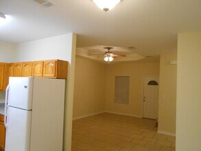 741 N Nicholson Ave, Unit 2 in Long Beach, MS - Foto de edificio - Building Photo