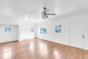321 E 84th St, Unit 321 in Los Angeles, CA - Building Photo