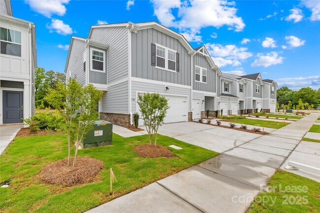 1726 Braemar Vlg Dr in Monroe, NC - Building Photo - Building Photo