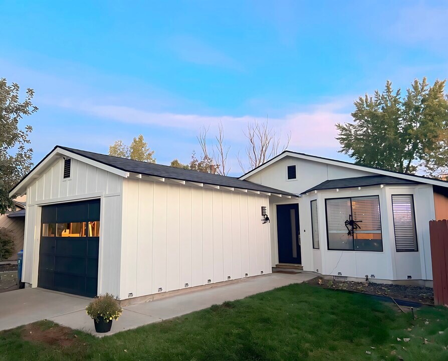 6949 W Gillis Dr in Boise, ID - Building Photo