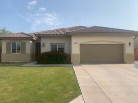 15514 St Clement Way in Bakersfield, CA - Building Photo