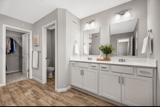 5318 94th Ln N in Brooklyn Park, MN - Building Photo - Building Photo