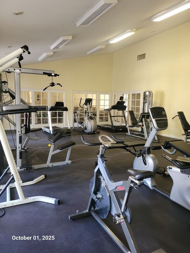 9325 Desert Inn Dr in Las Vegas, NV - Building Photo - Building Photo