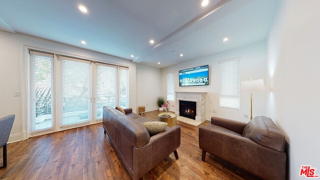 907 S Shenandoah St in Los Angeles, CA - Foto de edificio - Building Photo