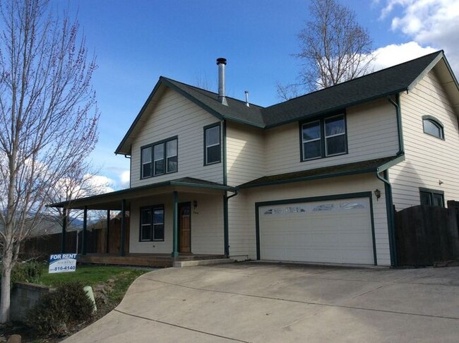 2530 Springhill Dr in Ashland, OR - Building Photo - Building Photo