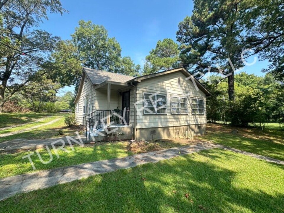 113 Hillcrest Rd in Adamsville, AL - Building Photo