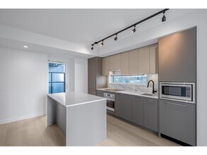 13725-13725 George Jct in Surrey, BC - Building Photo - Building Photo
